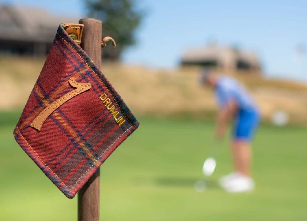 Image of a golf flag on Drumlin course